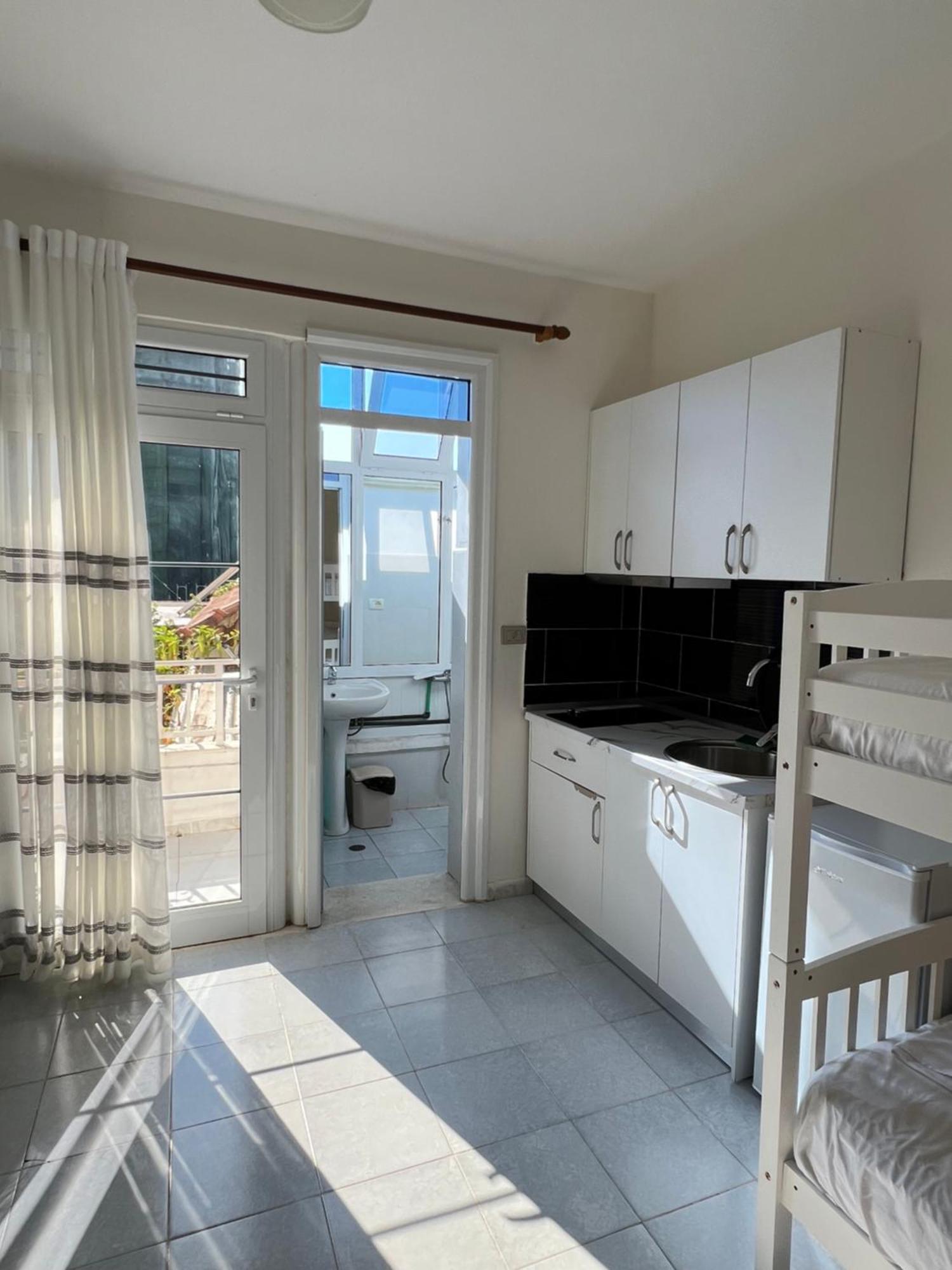 Mimi'S Apartments Vlore Luaran gambar