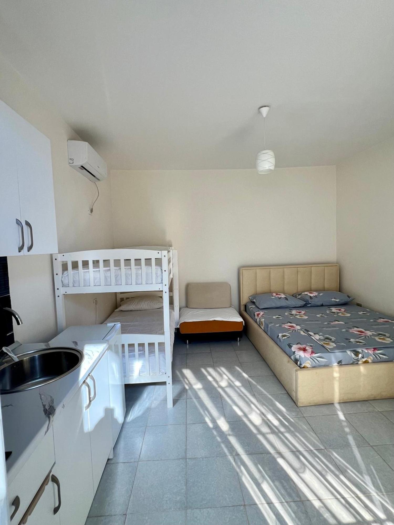 Mimi'S Apartments Vlore Luaran gambar
