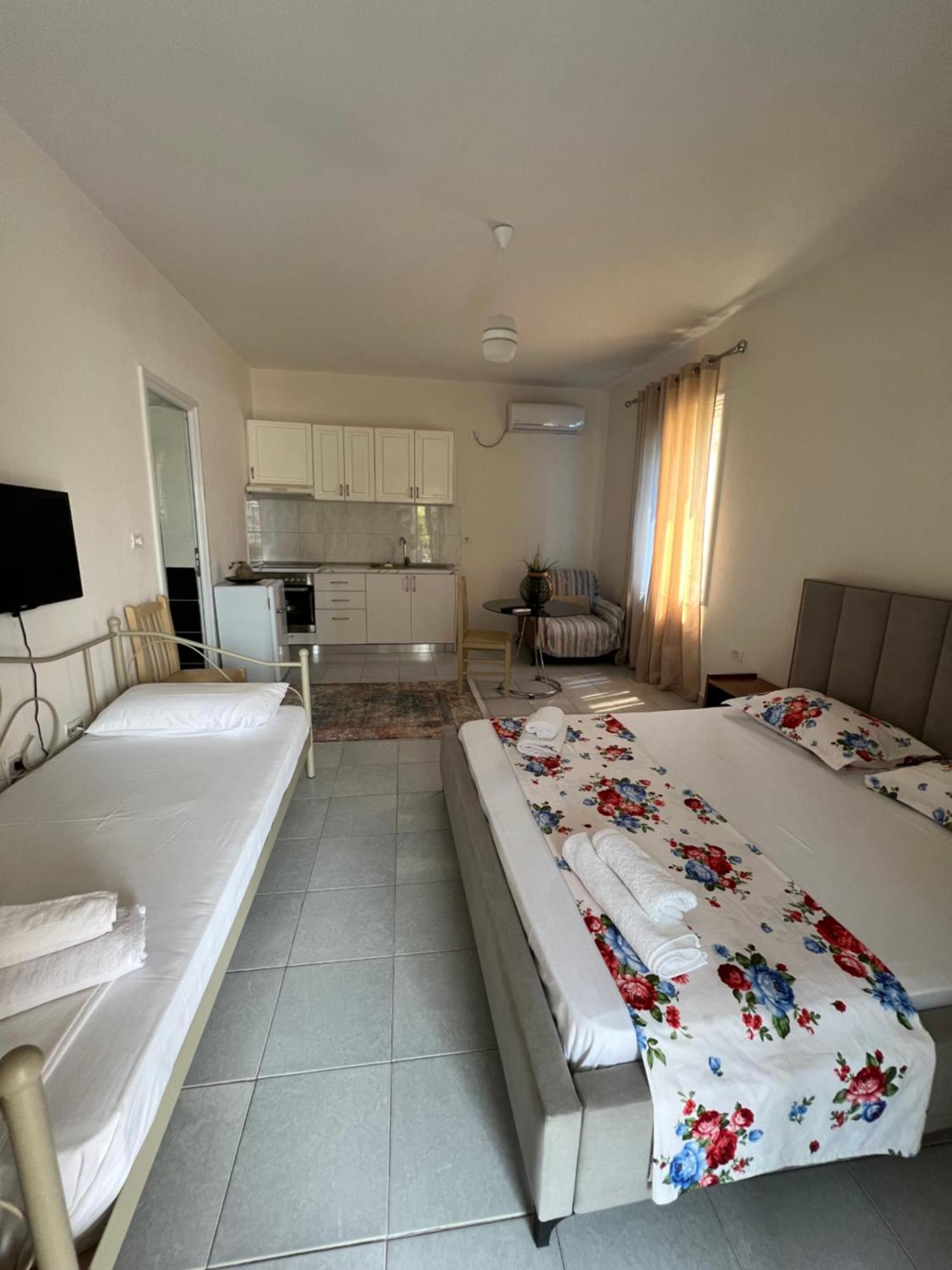 Mimi'S Apartments Vlore Luaran gambar